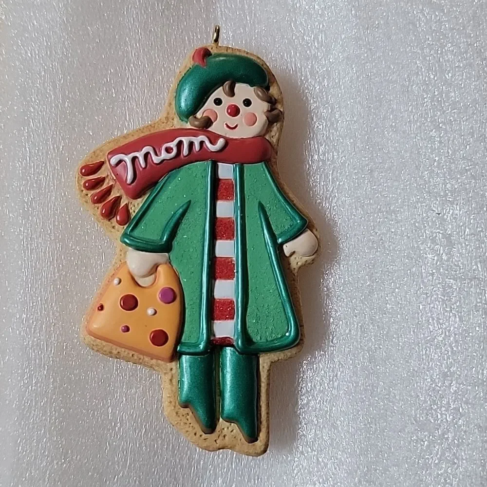 HALLMARK KEEPSAKE 2007 GINGERBREAD MOM COLLECTIBLE ORNAMENT